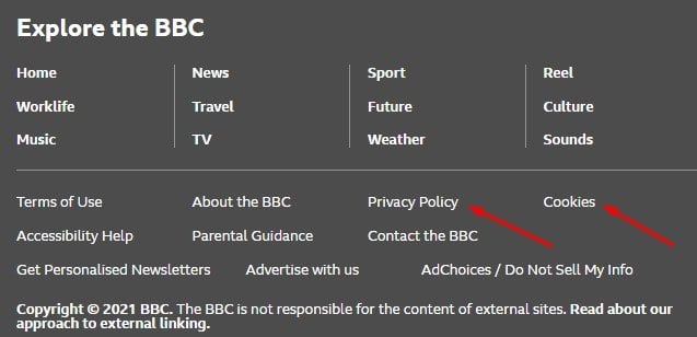 BBC网站页脚与隐私政策和Cookies政策链接突出显示“decoding=